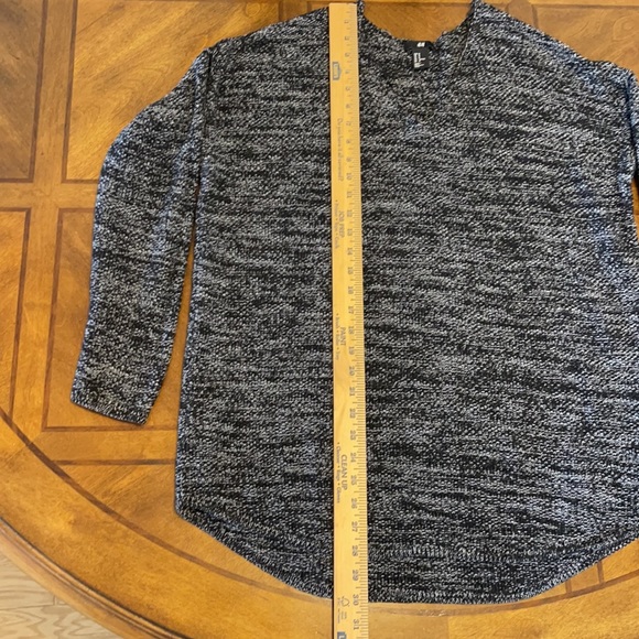 # H&M sweater . - Picture 9 of 10